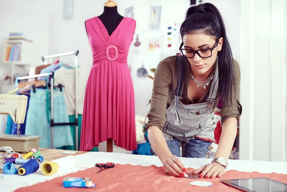 Технический рисунок платья с описанием. Мода стиль цвет книга. Fashion skills. Модельер одежды. Fashion skills.