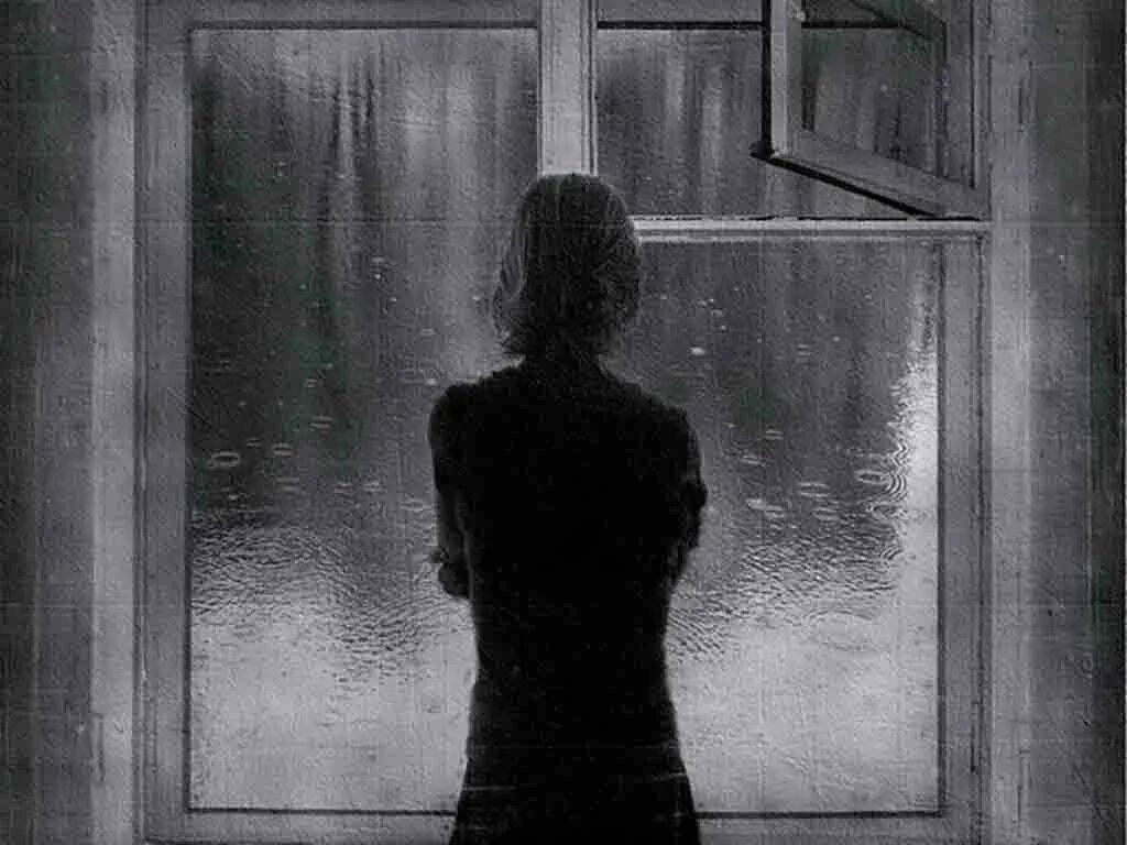 Женщина в окне. Женское одиночество. Грустная женщина у окна. Силуэт женщины в окне. Уныние 6