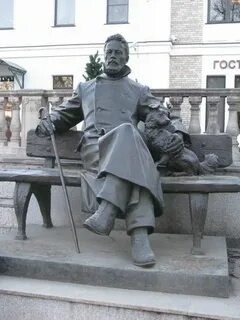Памятник мужчина с собакой