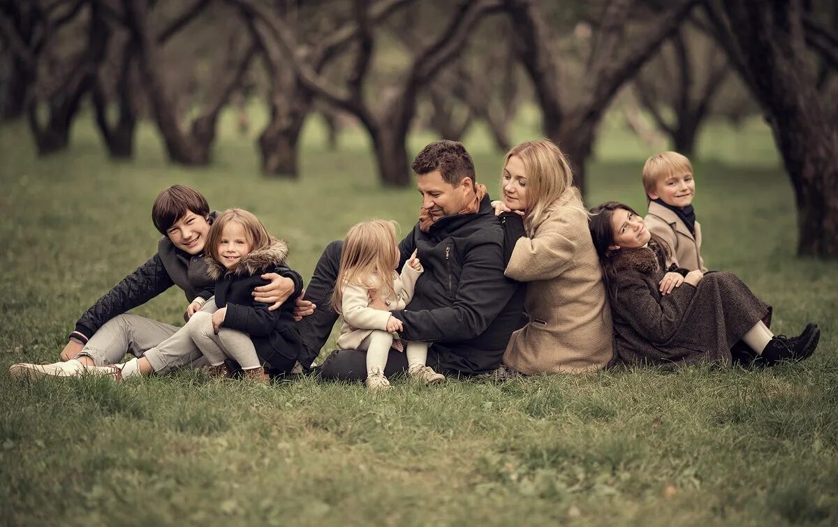 Группа семья видео. Семья с 5 детьми. Семья пятеро детей. Семья трое детей. Семейная фотосессия пять детей.