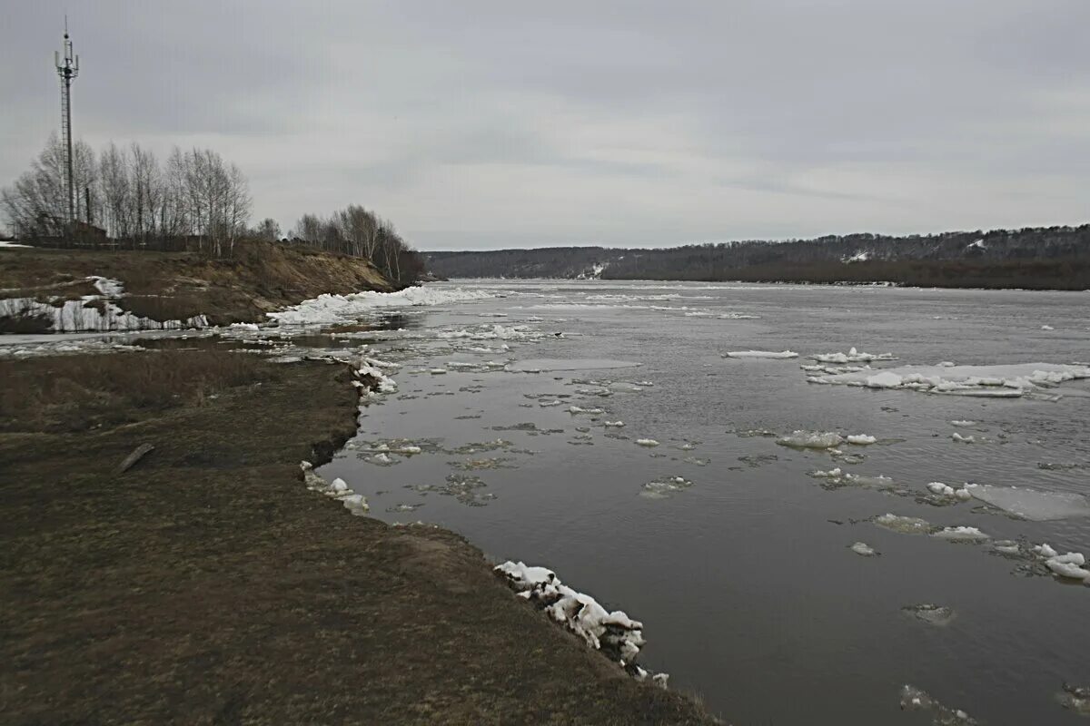 Ледоход в нижнем новгороде 2024. Ледоход Урал. Ледоход на Амуре 2023. Ледоход в Барнауле 2023. Ледоход Нижний Новгород.