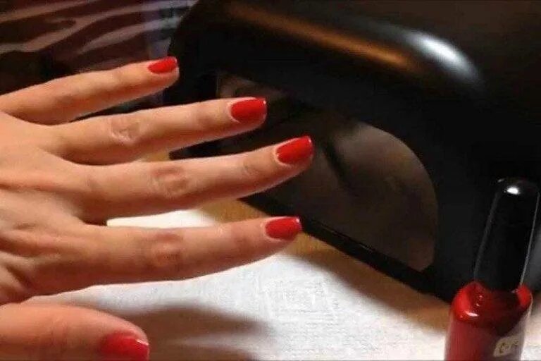 Сушит ли лампа обычный лак для ногтей. Гель лак сушится. гель лак который осушает ногти. не просушенный гель лака. лапы которые просушивают обычный лак.