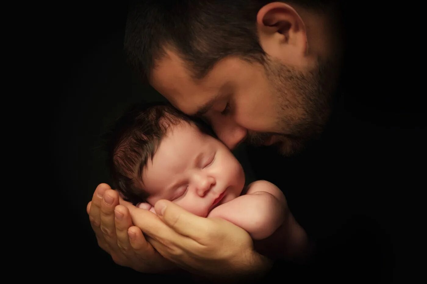 Мужчина с ребенком на руках. Ребенок на руках у папы. Папа с младенцем. Мужчина с малышом на руках. Приснился сын мужа