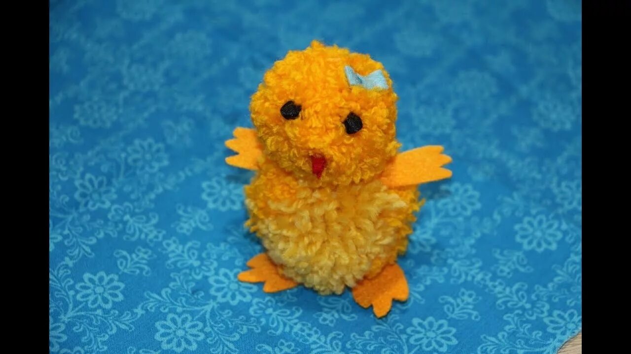 Видео как сделать цыпленка. Цыпленок своими руками. Поделки из помпонов. Цыпленок из ниток. Цыпленок из пряжи.
