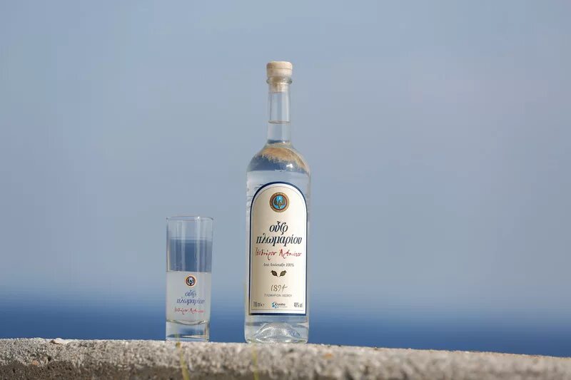Узо греческий напиток. Греческий узо. Греческий узо. Ouzo греция. Греческий узо.