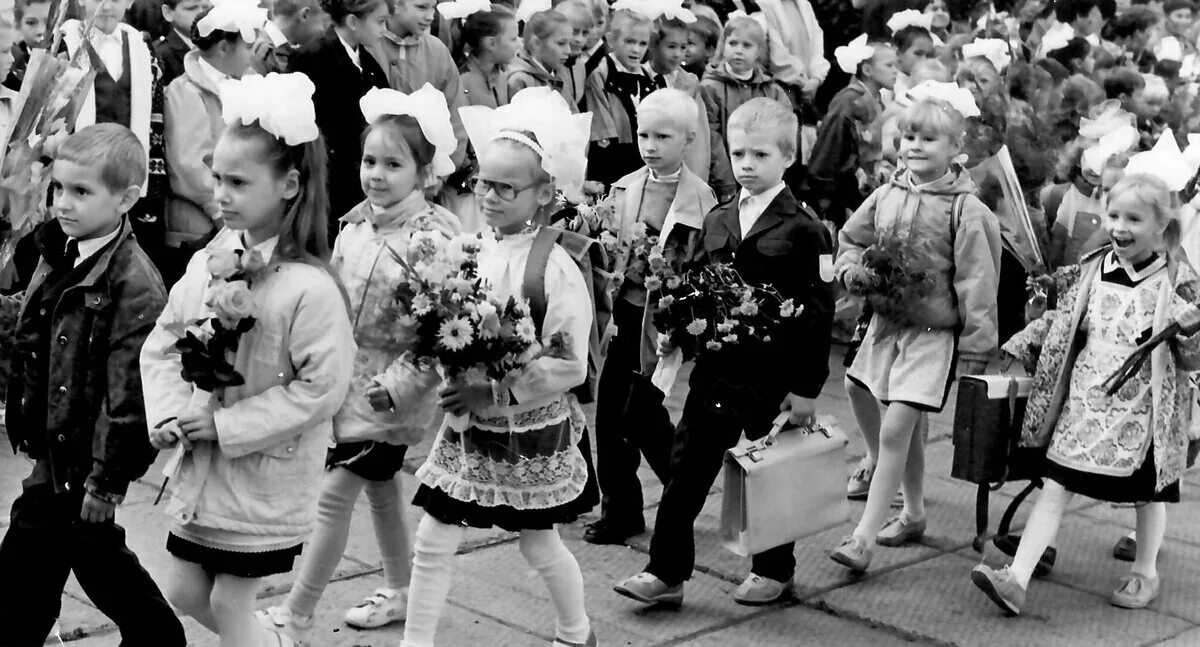 Фотосессия 1 сентября. Линейка 1 сентября 1980 года. Линейка 1 сентября 1978 года. 1 Сентября 1984 года.