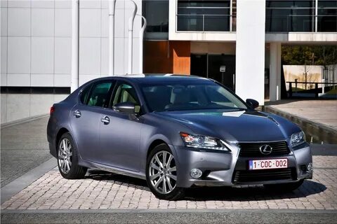 Lexus седан
