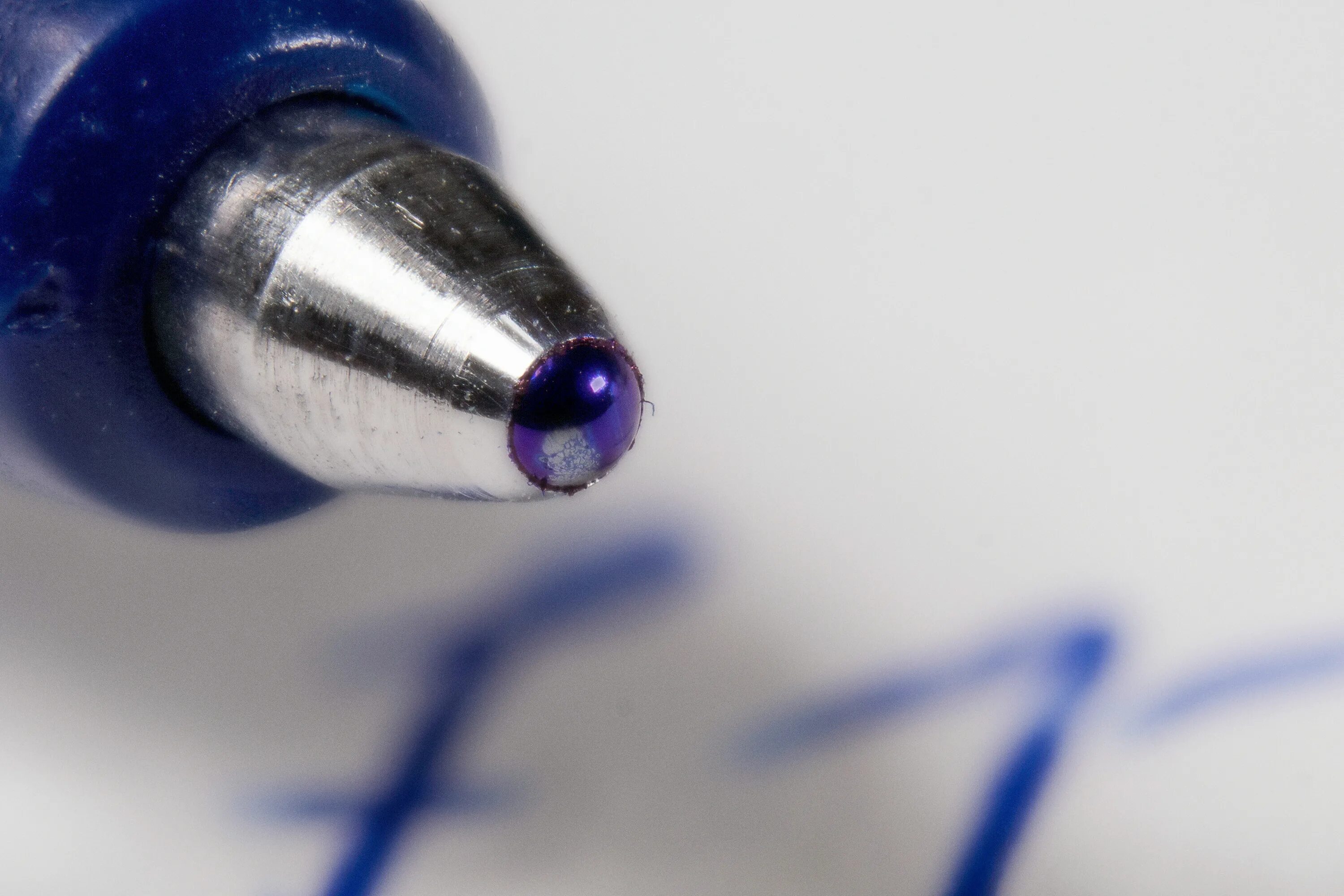 Ballpoint pen. Ручка макро. Шариковая ручка Макросъемка. Шариковая ручка под микроскопом. Шариковая ручка вблизи.