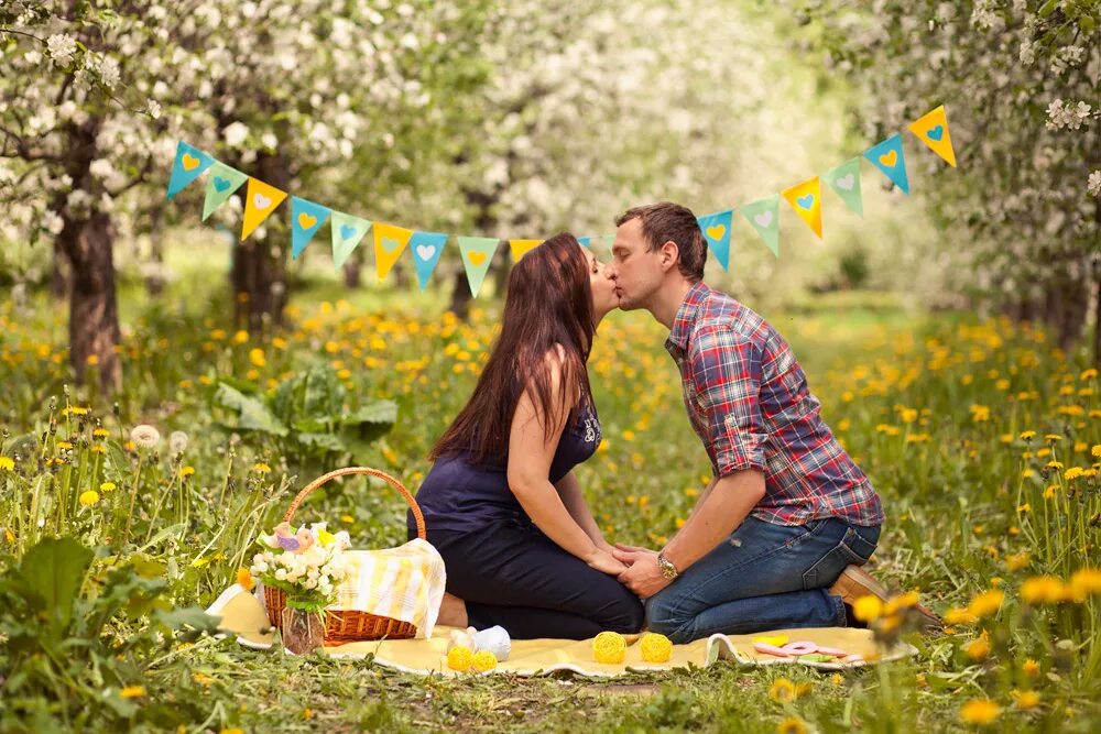 Love story любовь. Романтическая фотосессия на природе. Лавстори на природе. Фотосессия Love story на природе. Лавстори идеи.