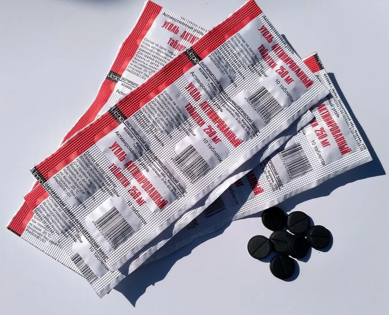 угол активированный уголь. уголь активированный-убф таб. уголь таблетки. таблетки активированного угля. черные таблетки.