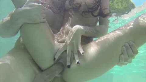 Squirting under water 💖 Sexy Underwater Art.