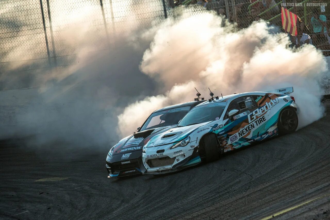 дрифт. машина в дрифте. машина дрифтит. дрифт тачки. китайский дрифт.