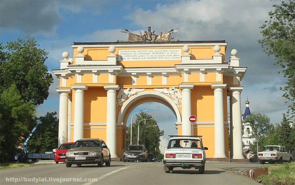 Пилон храма хонсу. Арка в доме фото. Карла маркса 14 арка. Мавританская арка одесса. Арка 2.