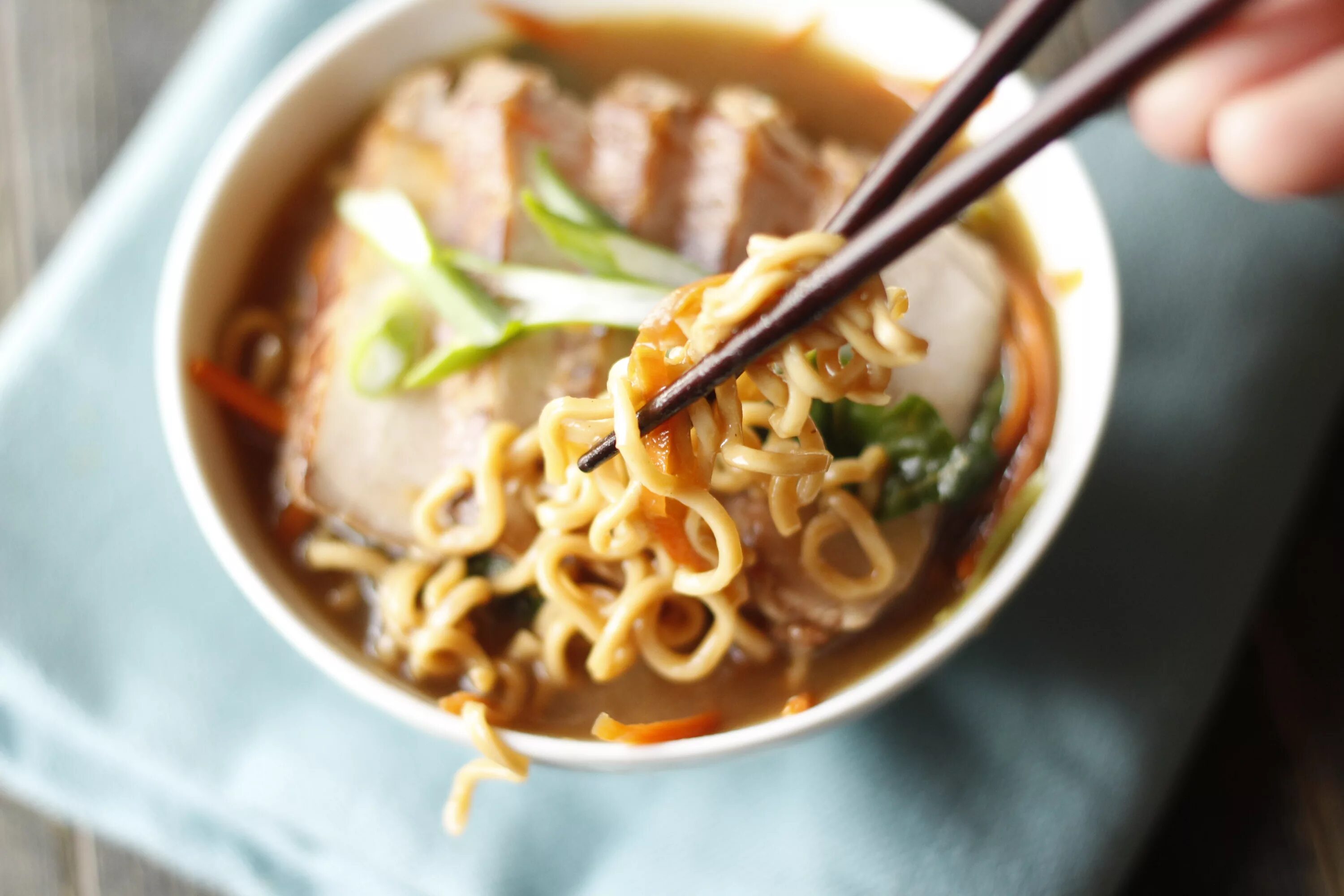 лапша рамен. корейский суп рамен. лапша быстрого приготовления открытие. японская лапша рамен. рамен корея.