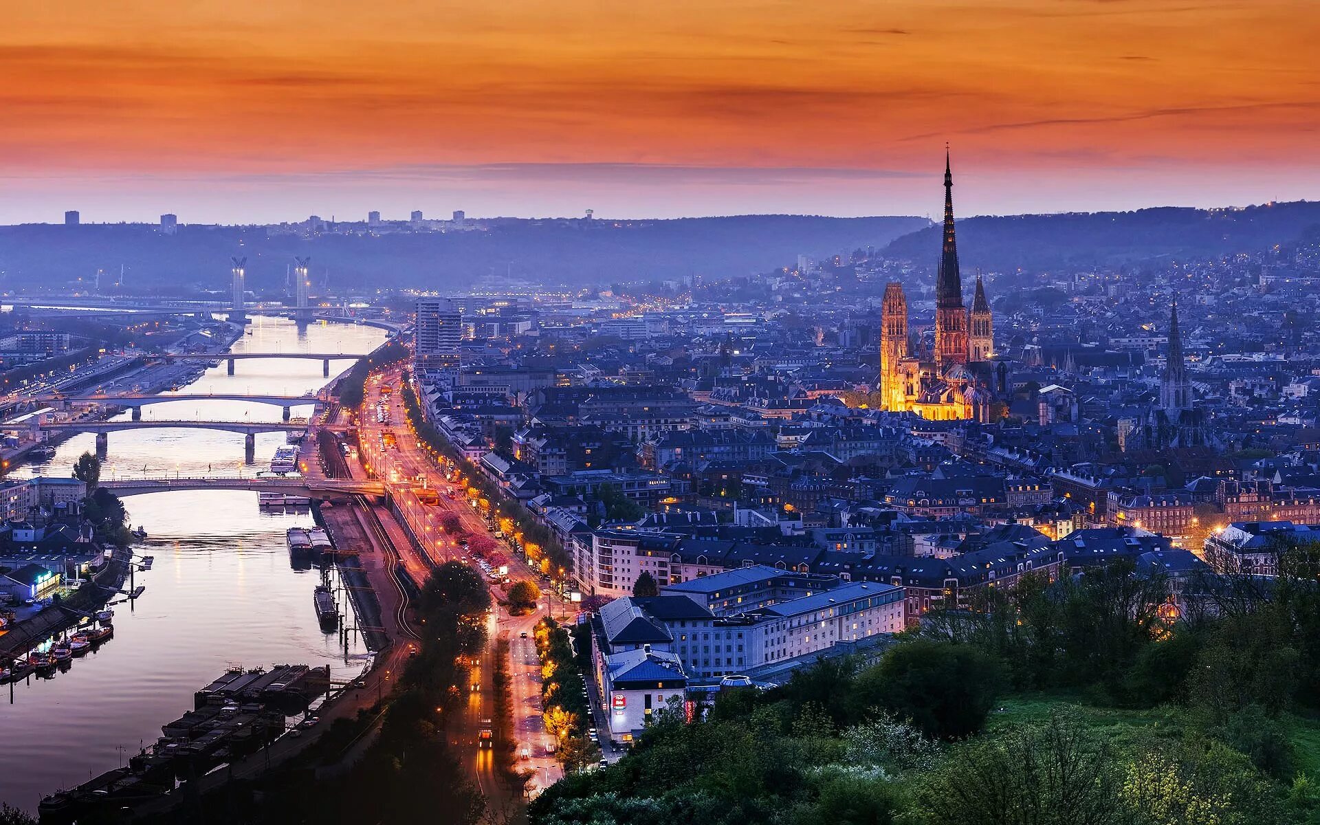 15 городов франции. Город Rouen Франция. Нормандия Франция Руан. Руан - столица Нормандии. Город Руан Франция фото.