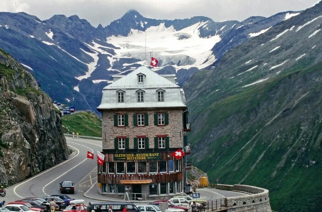 Dom pass. Отель gletscher belvedere в швейцарии. перевал фурка швейцария отель. отель гласиер швейцарии. отель belvédère furka pass.