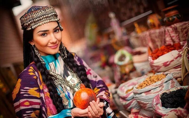 Узбекский традиционный. Узбекистан Восточный колорит. Восточные базары в Самарканде. Навруз Самарканд. Узбекистан узбечки нац.