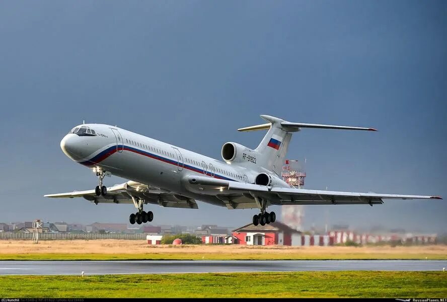 Самолет ту 154. Самолет ту 154 б. Ту-154 реактивный самолёт. Ту-154 пассажирский.