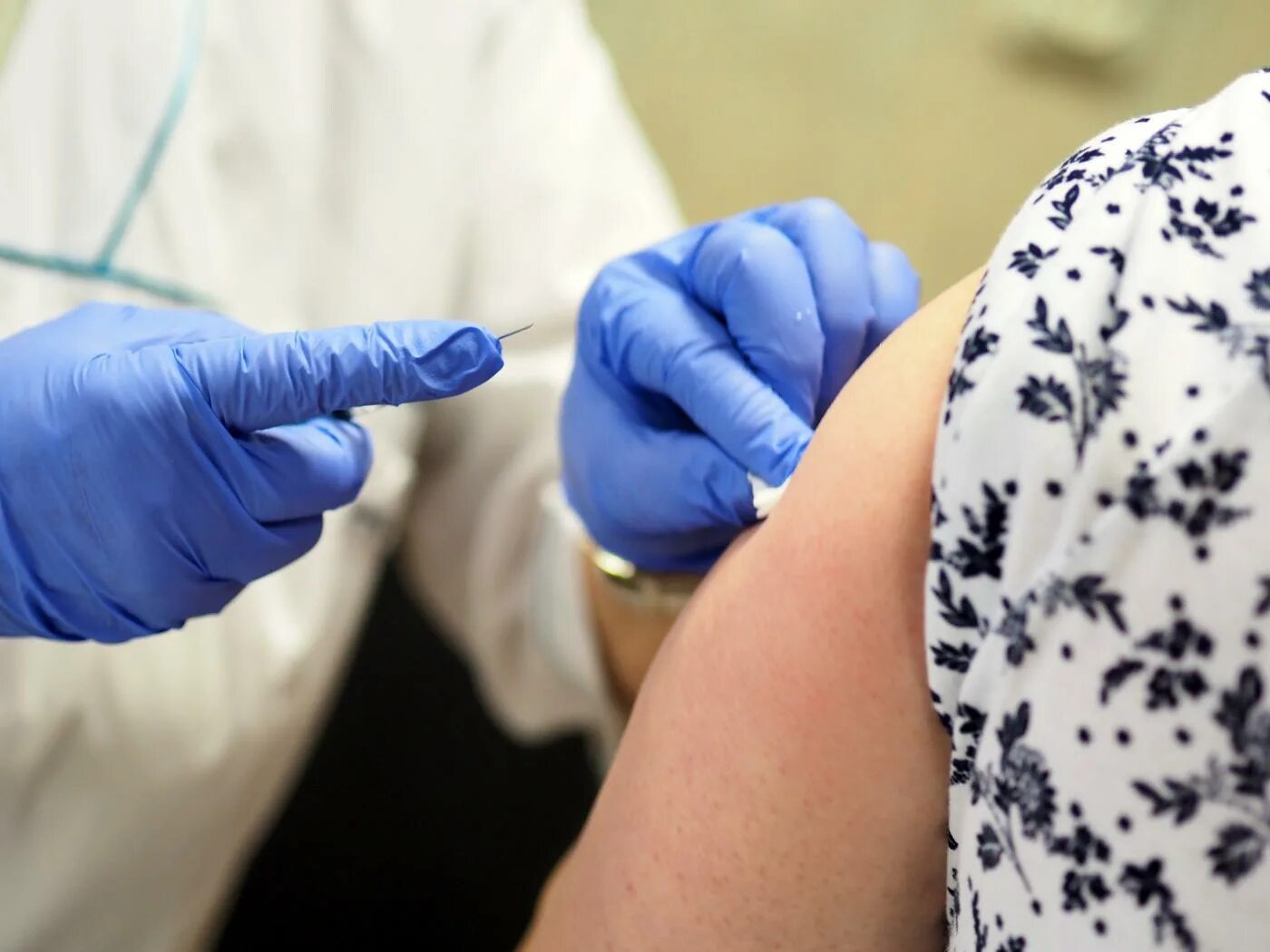 Прививка от кори госуслуги. Прививок. Вакцинация против Covid-19 в России фото.