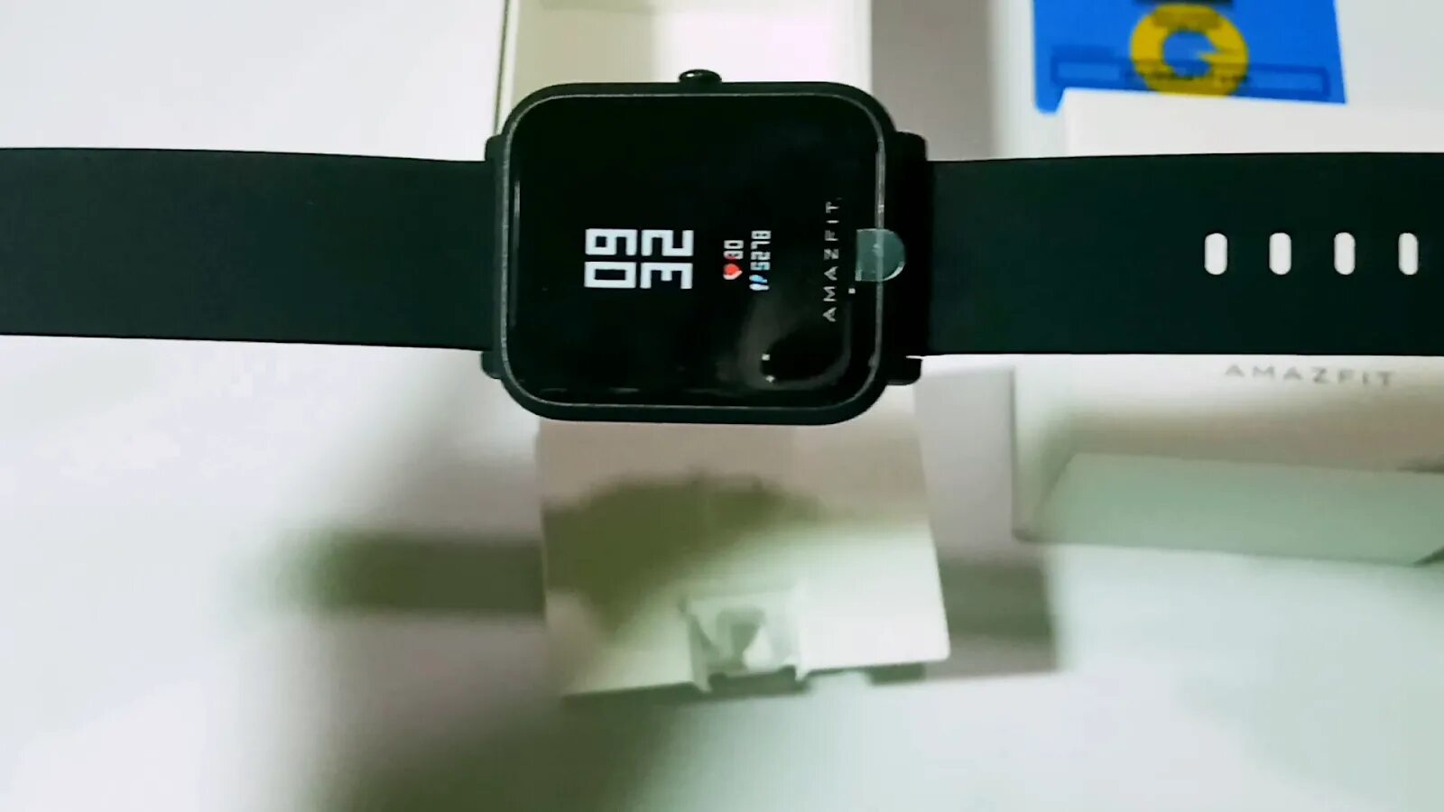 Часы amazfit a2319. Amazfit Bip 4. Xiaomi Amazfit Bip зарядка. Amazfit Бип 4. Часы Amazfit Bip 2019.