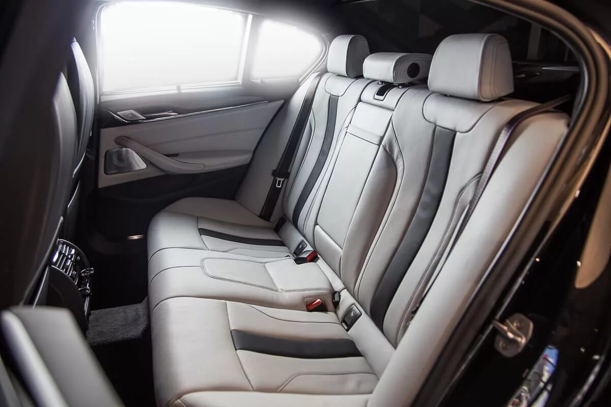 Сиденья бмв м5. Bmw m5 f90 салон кресла. сиденья bmw m5 f90.