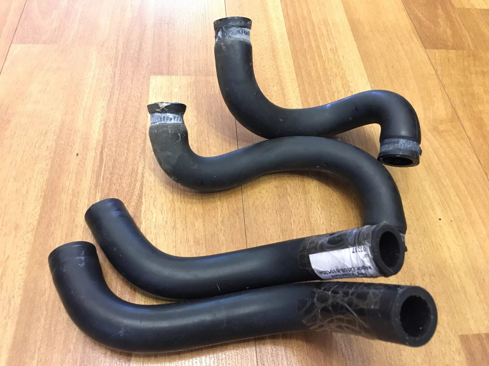 Патрубок печи. Патрубки печки 3302 крайслер. Патрубки печки ланос 1. Патрубки радиатора отопителя ваз 2114. Патрубки печки ваз 2110.