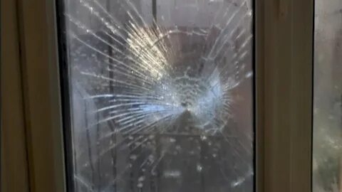 Разбил окно на даче