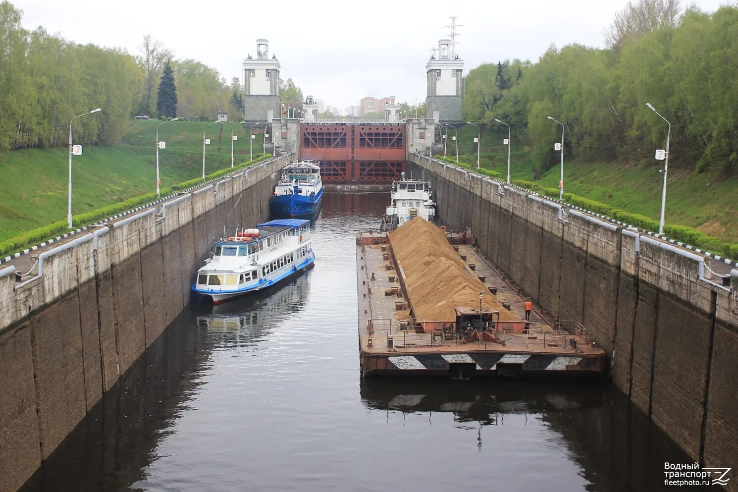 Flyriver москва причал