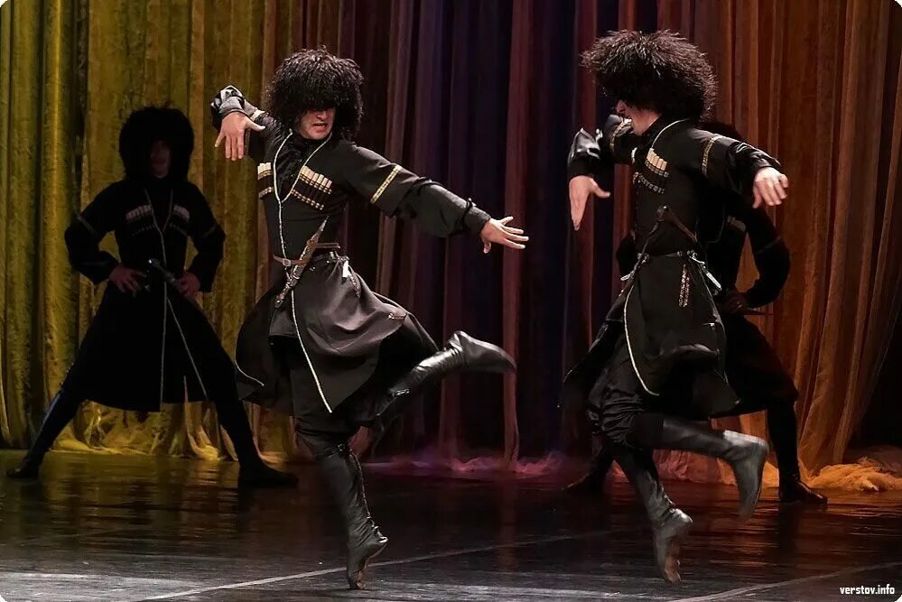 танцы народов кавказа лезгинка. джигит кавказа ансамбль. танцы народов кавказа лезгинка. горцы ансамбль лезгинка. легендарный национальный балет сухишвили.