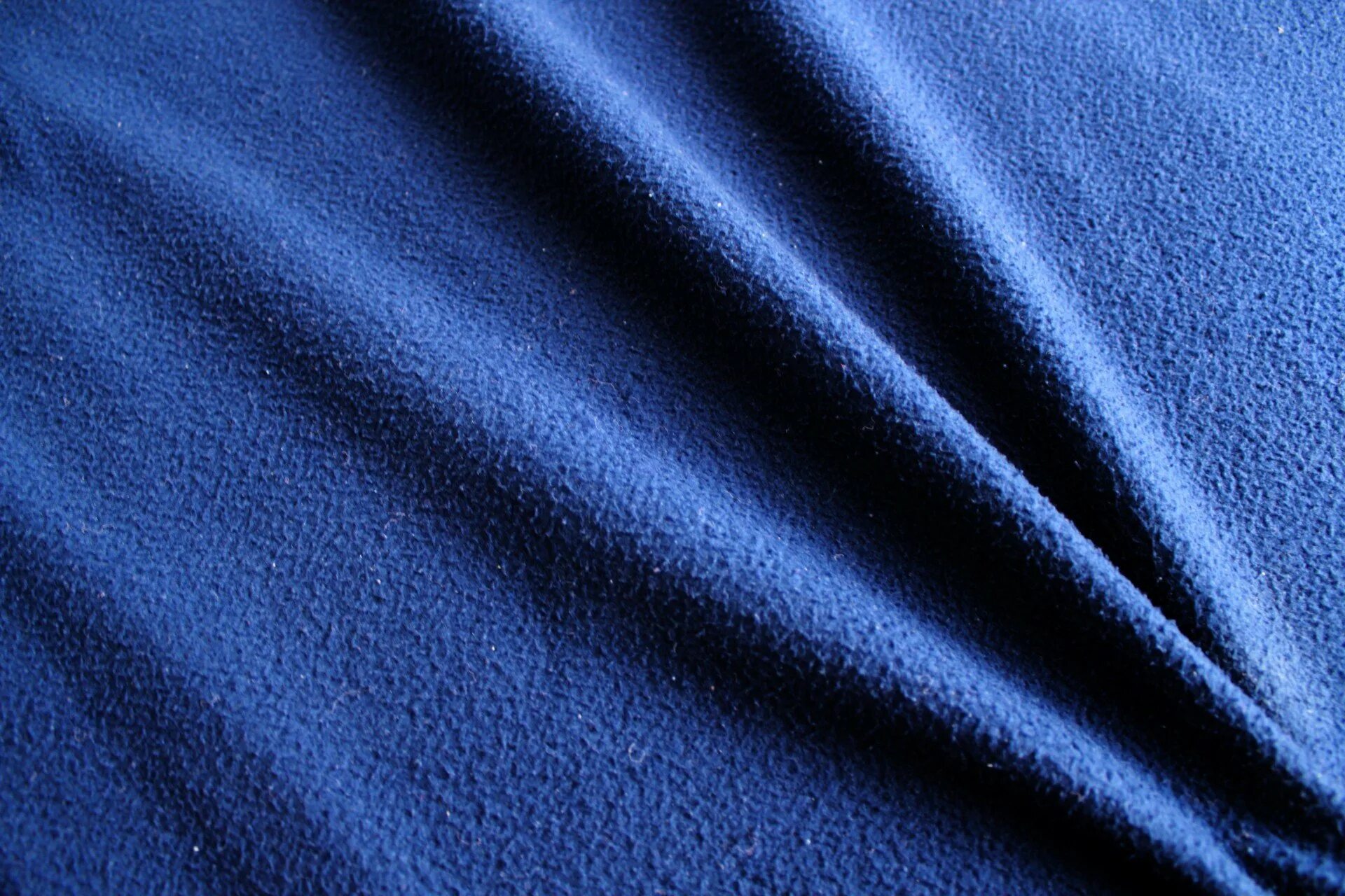 Ткань снизу. Синяя ткань. Темно синяя ткань. Текстура ткани. Синее сукно.