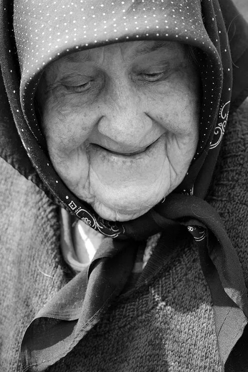 Бабушка. Белая бабка. Фотографии бабушек. Бабушка полетела