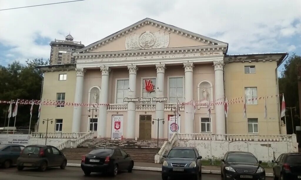 дворец культуры металлург омутнинск история. киров дом дружбы народов октябрьский проспект 31. киров дворец металлург. дом культуры металлургов киров. кирова оцм.