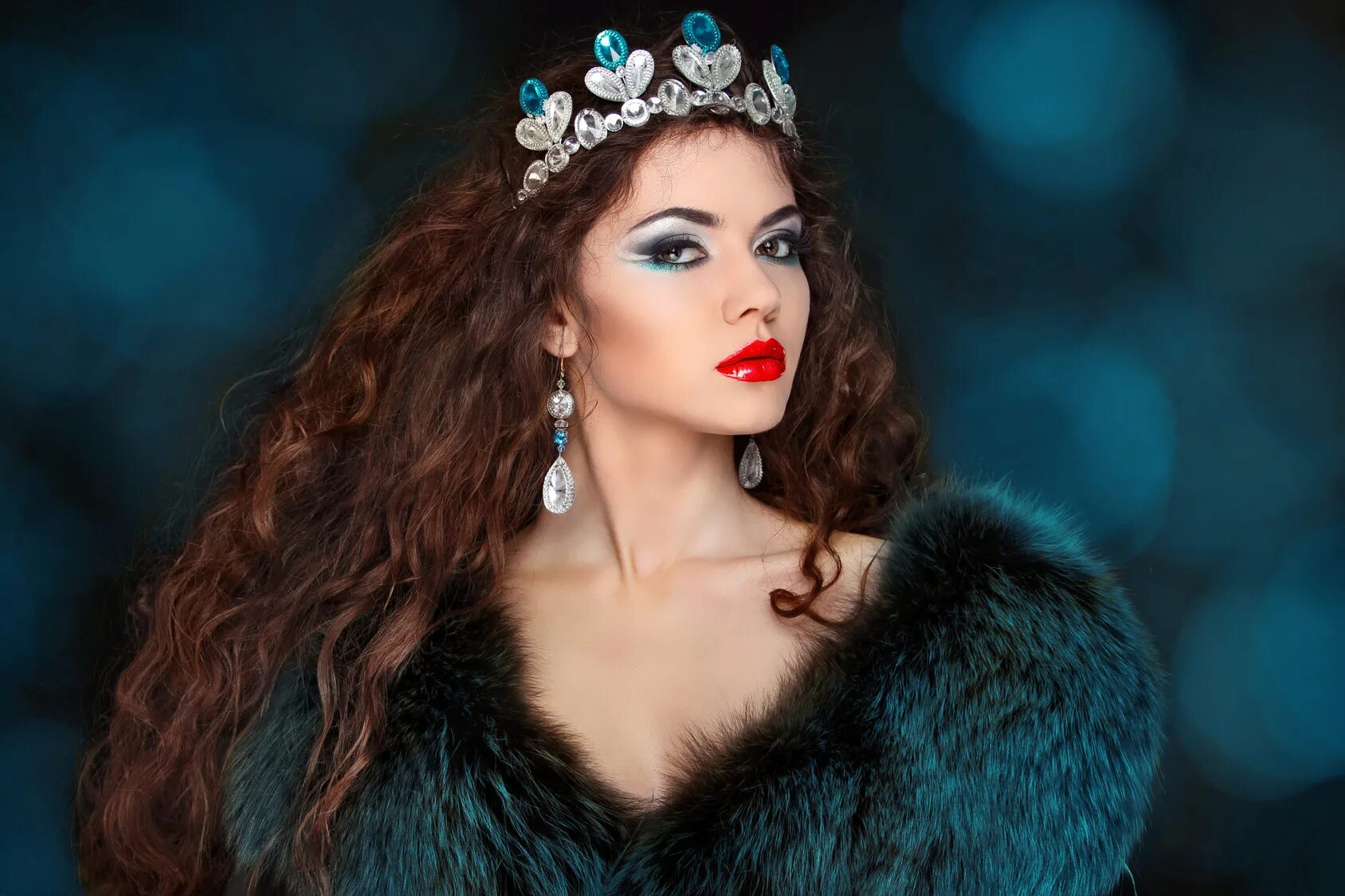 Сложно быть королевой. Вы королева. Женщина с короной на голове. Девушка в короне. Королева женщина кто она.