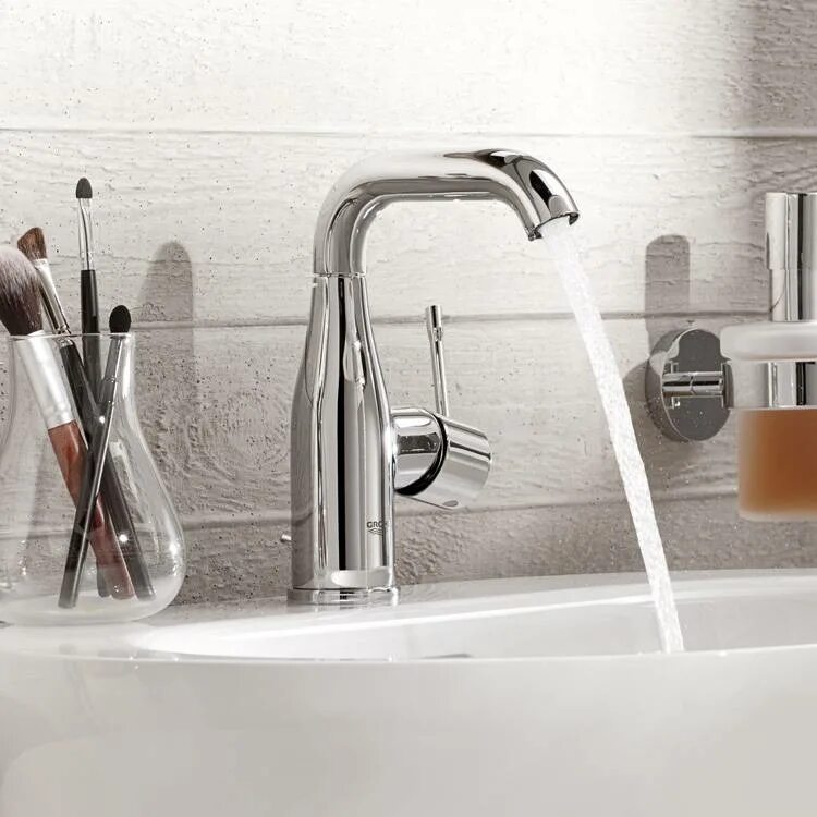 Смеситель для мойки с поворотным изливом. Смеситель Grohe Essence 23462001. Grohe Essence New 32628001. Смеситель для раковины Grohe Essence 32628001. Смеситель Grohe Essence New 23462001 для раковины.