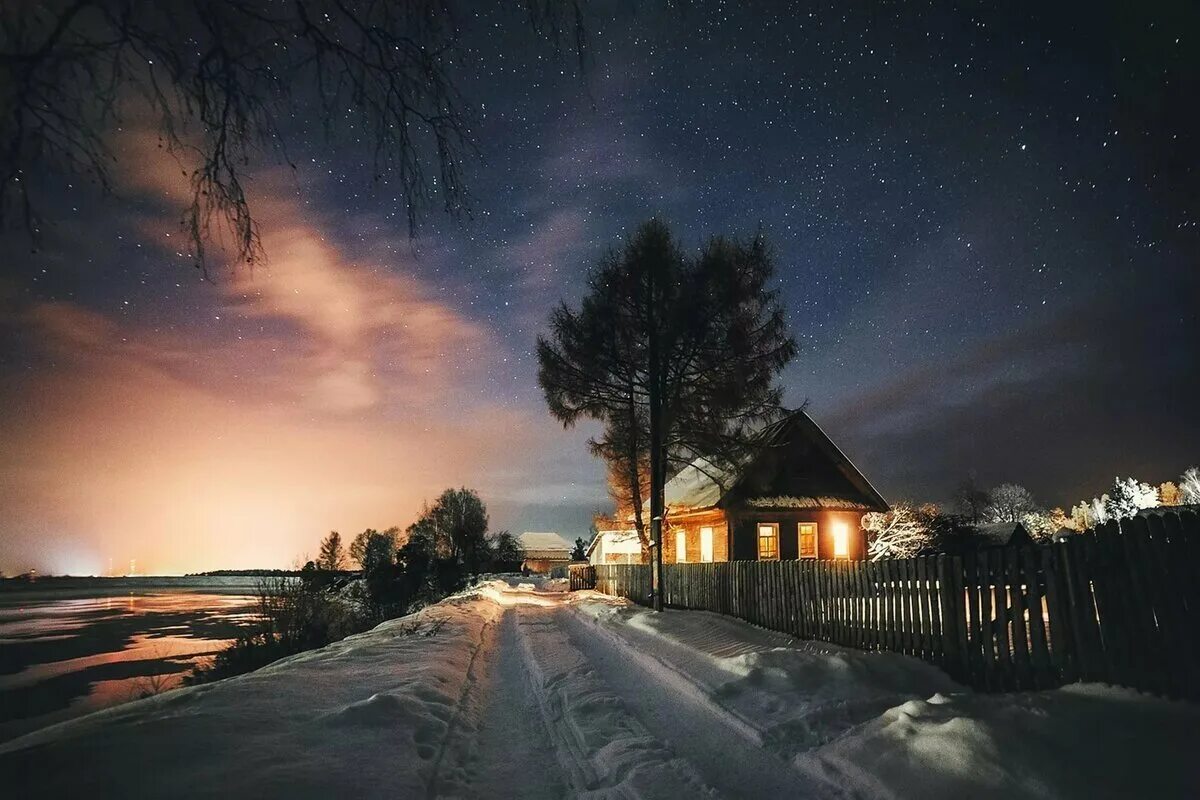 Блестеть вдали. Село Пено Тверская область. Зимний вечер в деревне. Ночная деревня.