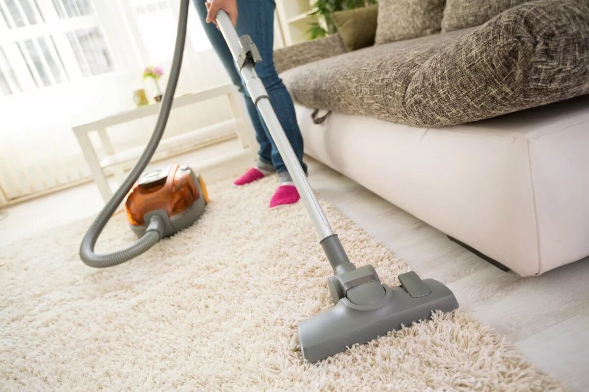 Home vacuum cleaner. Уборка пылесосом. Пылесосить ковер. Пылесос на ковре. Пылесос для ковров.