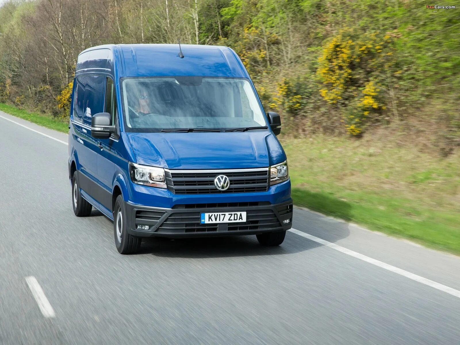 Фольксваген Крафтер 2021. Фольксваген Крафтер и транспортёр. Volkswagen Crafter 2019 грузовой. Фольксваген Крафтер 2020 синий. Volkswagen грузовой