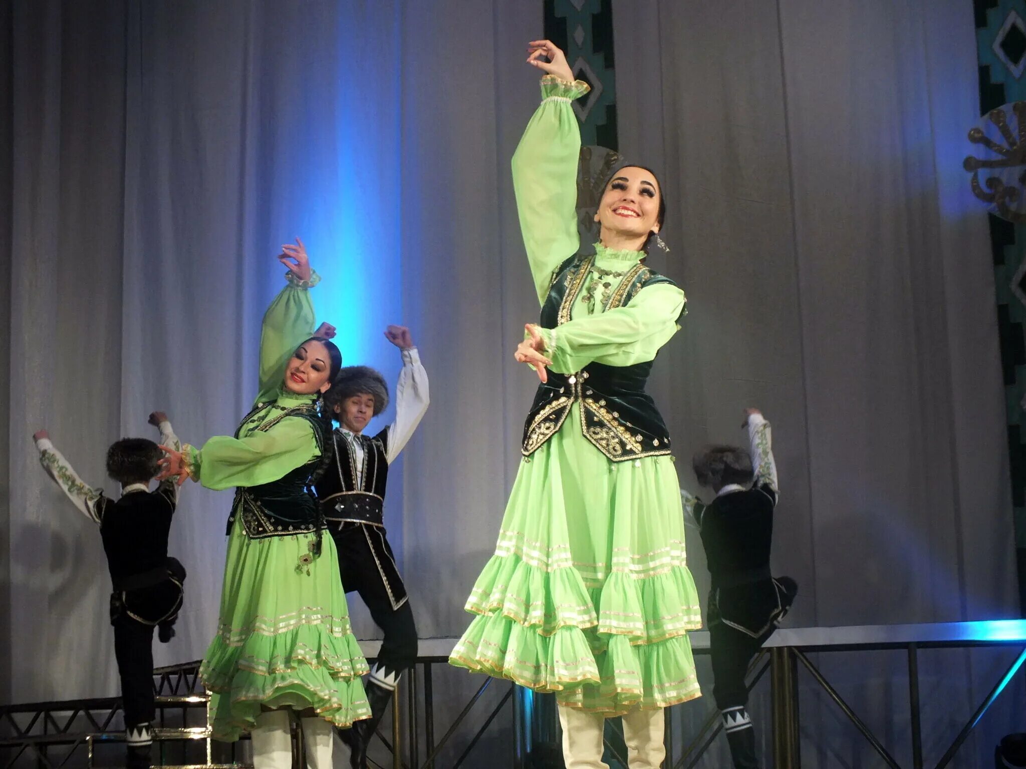 Городской дворец культуры нефтекамск. Городская филармония нефтекамск. Нефтекамск нефтекамская государственная филармония. Нефтекамская государственная филармония. Директор нефтекамской филармонии.