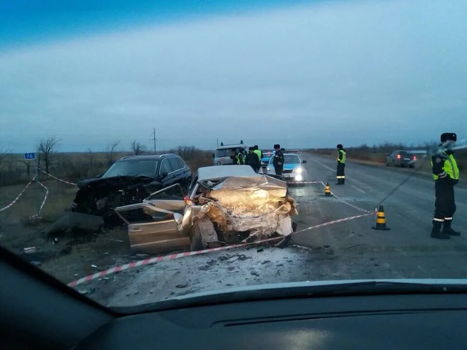 Дтп рк. Страшное дтп в казахстане. Пассажирский автобус перевернулся при дтп. Авария на блокпосту в алматы. Водитель на трассе.