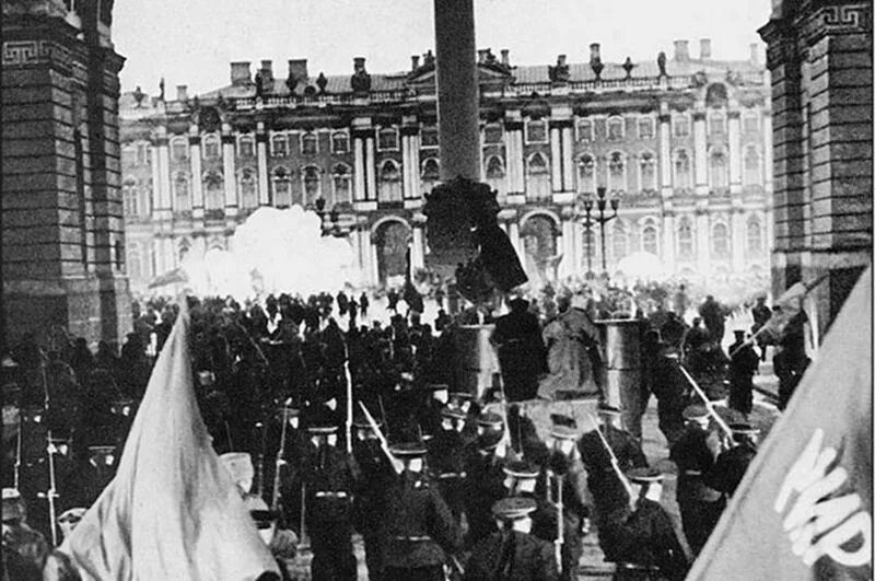 Сигналом к штурму зимнего дворца послужил. Революция 1917 взятие зимнего дворца. штурм зимнего дворца 1917. октябрьская революция 1917 зимний дворец. штурм зимнего дворца 25 октября 1917 года.