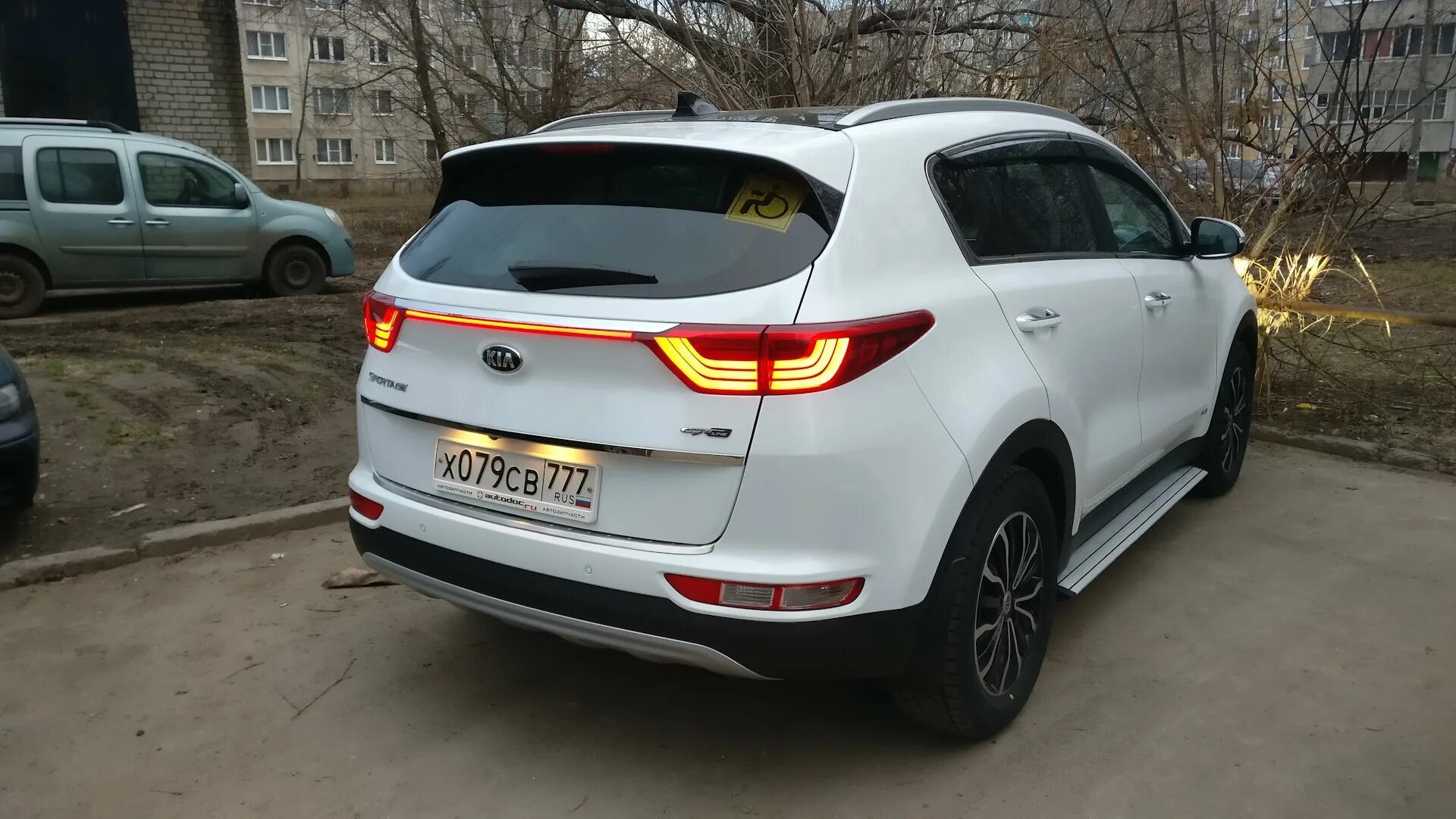 Накладки на двери спортейдж. Спортейдж 4. Киа Спортейдж 4. Kia Sportage led.