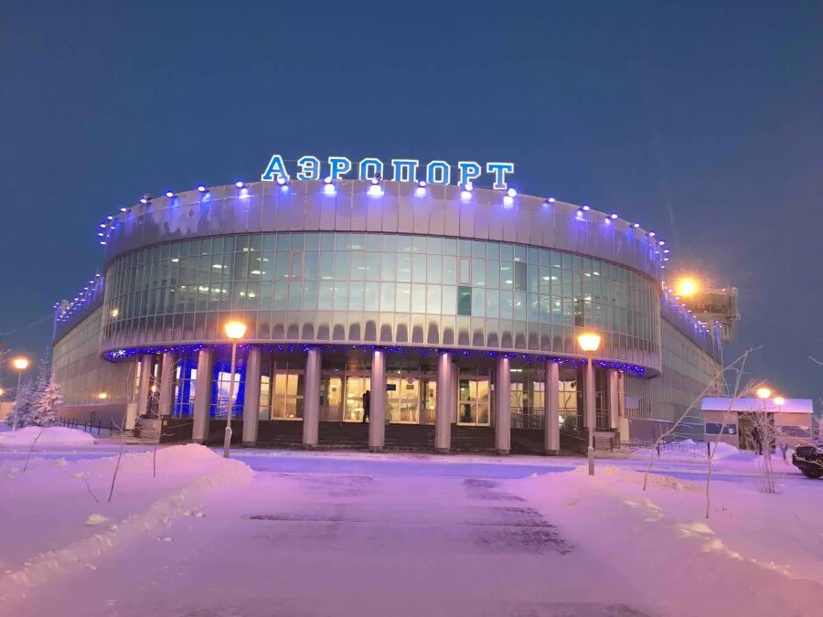 Салехард нижний новгород. Аэропорт Салехард. Город Салехард аэропорт. Аэровокзал Салехард. Аэропорт Салехард, Салехард.