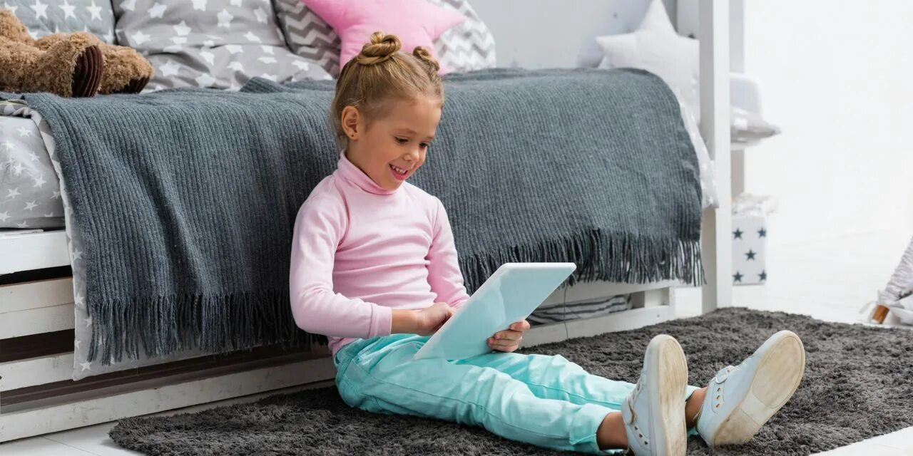 В недоступном для детей месте. Children playing on the Carpet. Недоступно для детей. Kids sitting on the Floor..