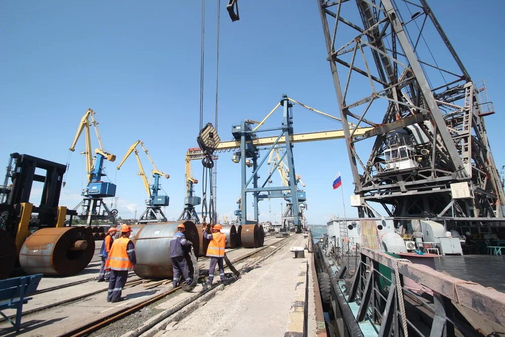 Грузовой мариуполь. Мариупольский торговый порт. морской порт мариуполь. мариупольский морской торговый порт порты азовского моря. порт на азовском море мариуполь..