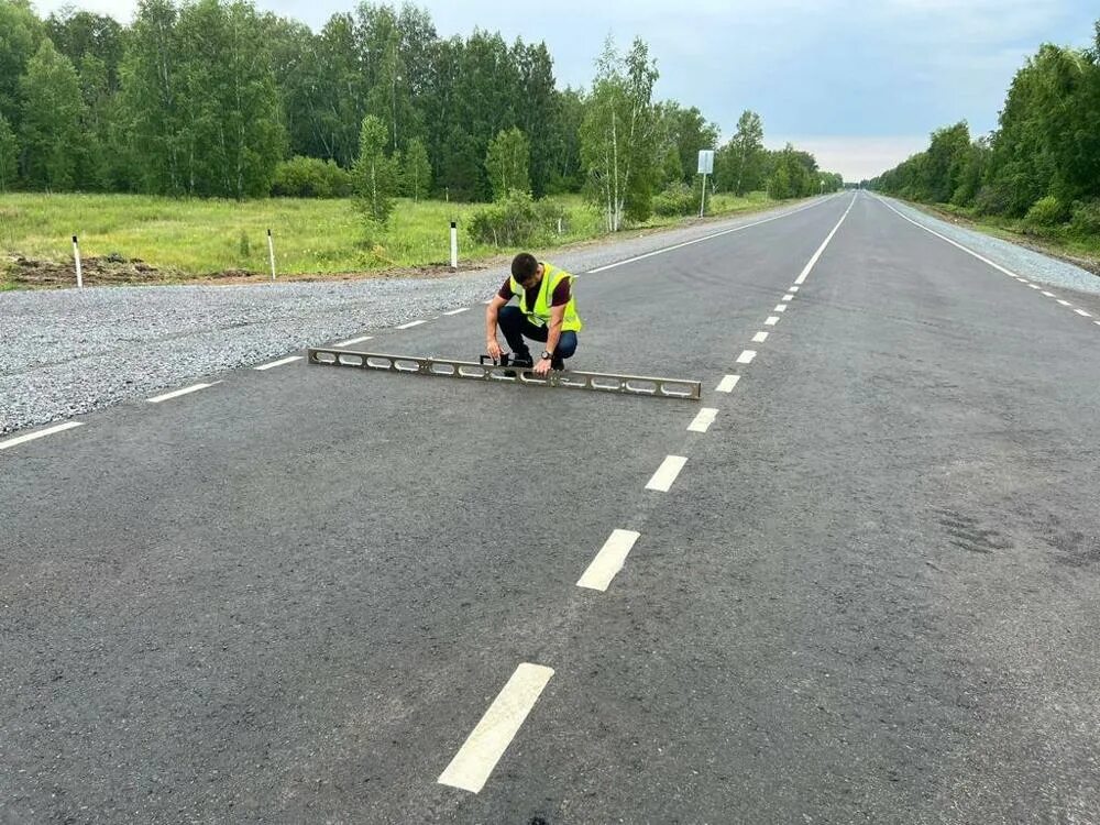 Разметка дороги. Разметка на дороге. Дорожные работы. Ремонт дороги.