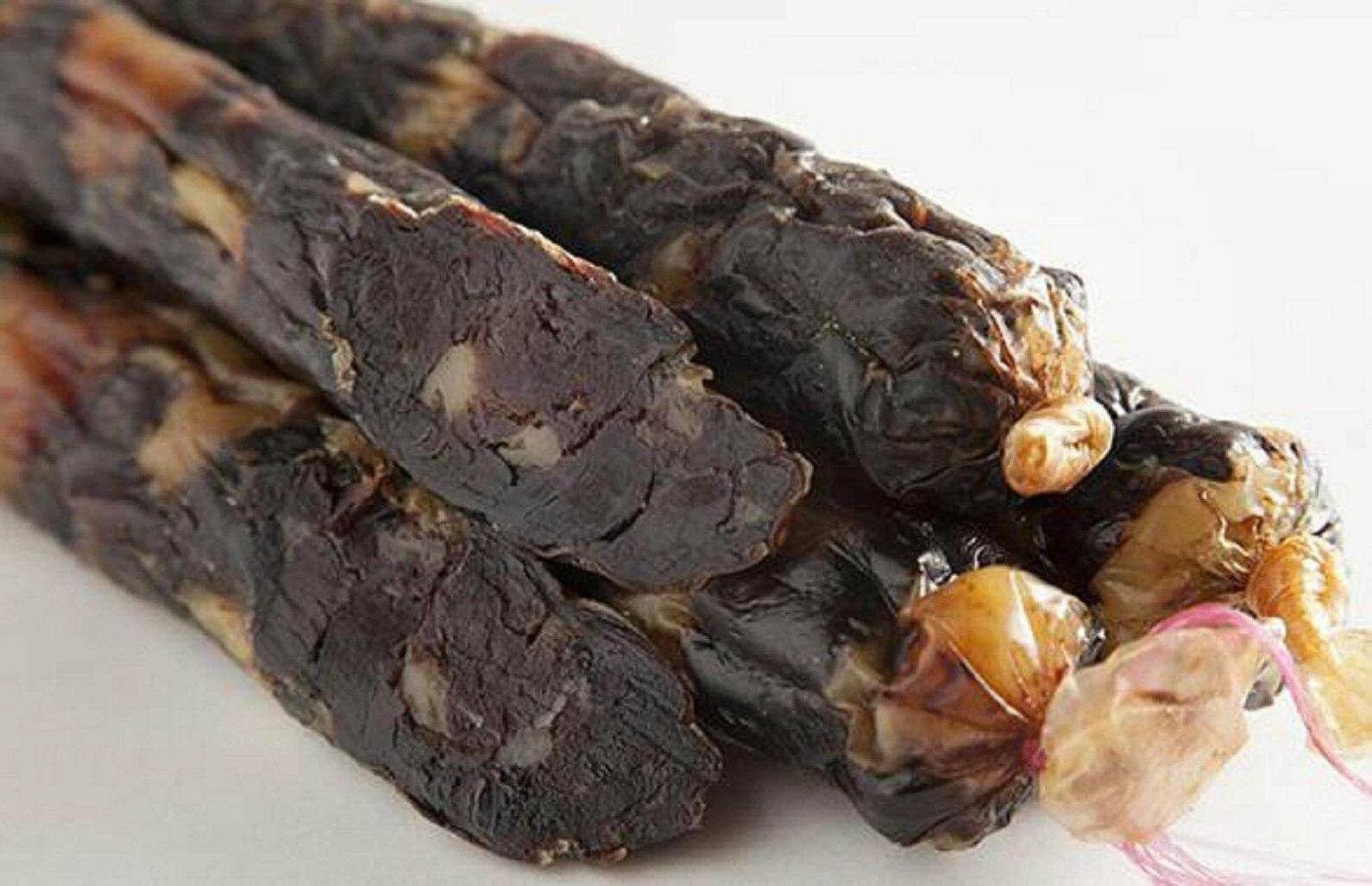 Казы колбаса. Конская колбаса казылык. колбаса татарская казылык. казылык сыровяленая колбаса из конины. колбаса конская сыровяленая казылык.