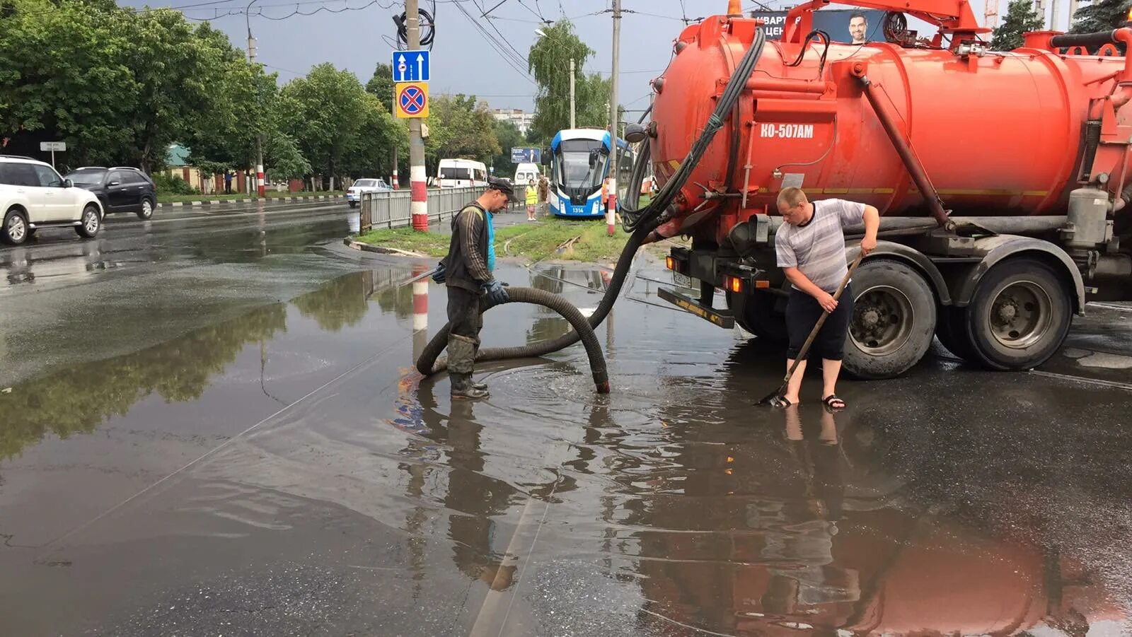 После не так давно прошедшего дождя. Потоп в Ульяновске 2017. Ульяновск затопило. Ливень в Ульяновске. Ульяновск дождь вчера.