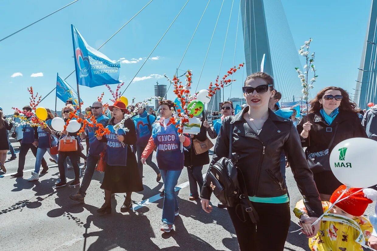 Демонстрация 1 мая. Первомайская демонстрация во Владивостоке. Шествие на первое мая. Шествие 1 мая.