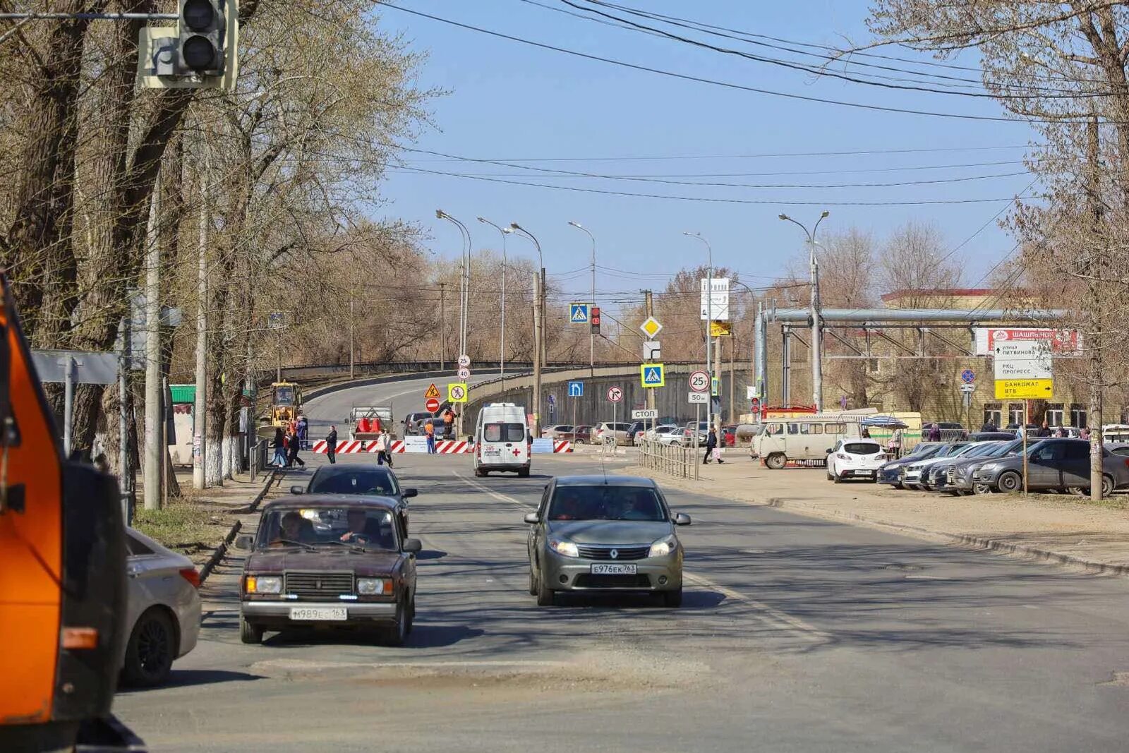 затор на дороге. самара карта закрытых улиц 9 мая 2022. липники перекрыли дорогу. какие участки дорог будут закрыты в самаре 9 мая. комсомольская правда в самаре будут перекрыты дороги.