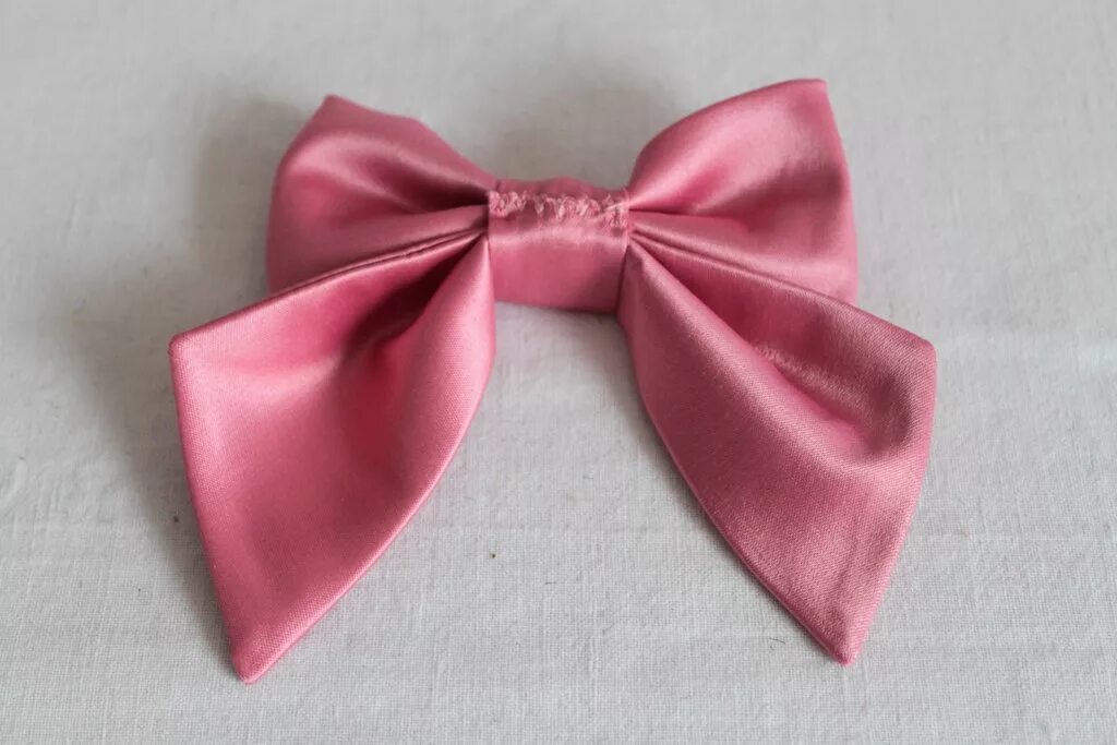 Красивый бант из ленточки. Сложить бантик из ленты. Красивый бант на подарок. Красивый бант из ленты. Красивый бант на подарок.